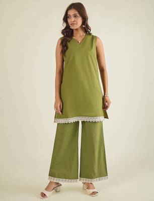 Women green cotton poplin lace detailed tunic with pant co-ord set 1