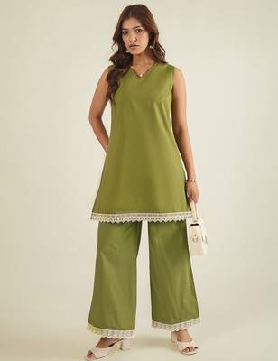 Women green cotton poplin lace detailed tunic with pant co-ord set 2