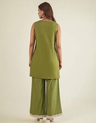 Women green cotton poplin lace detailed tunic with pant co-ord set 4