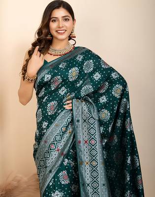 Rama green woven patola saree with blouse piece 2