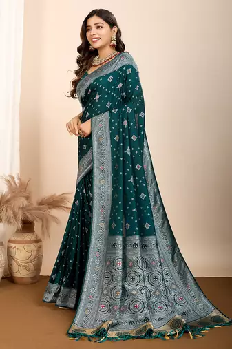 Rama green woven patola saree with blouse piece