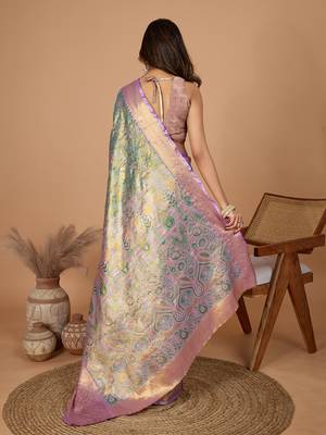 Green woven banarasi design saree with blouse piece 5