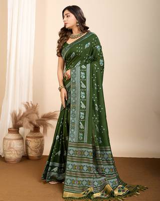 Green woven patola saree with blouse piece 4