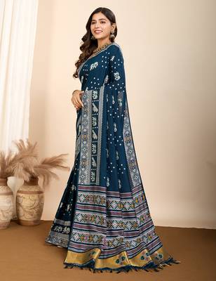 Teal woven patola saree with blouse piece 4