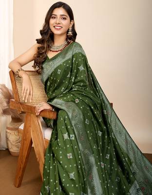 Green woven patola saree with blouse piece 2