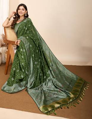 Green woven patola saree with blouse piece 3