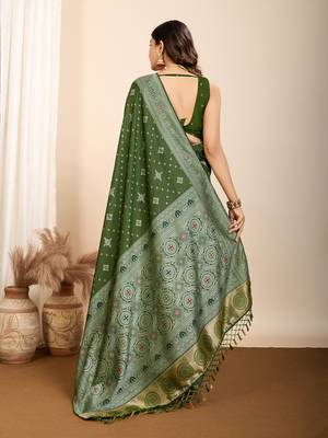 Green woven patola saree with blouse piece 5