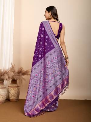 Purple woven patola saree with blouse piece 5