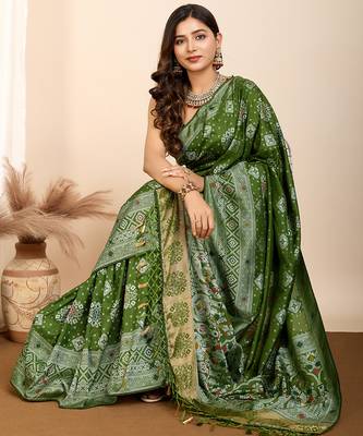 Green woven patola saree with blouse piece 3