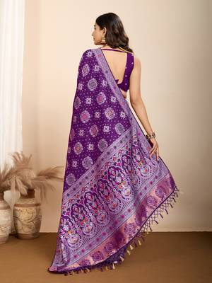 Purple woven patola saree with blouse piece 5