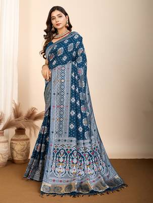 Teal woven patola saree with blouse piece 4