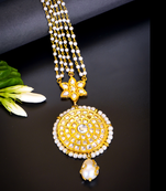 Royal kundan maang tikka with pearl strings