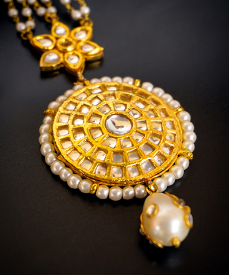 Royal kundan maang tikka with pearl strings 2
