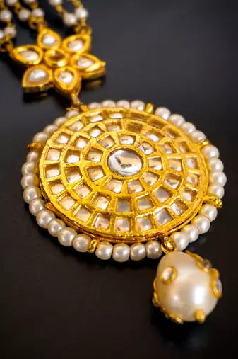 Royal kundan maang tikka with pearl strings