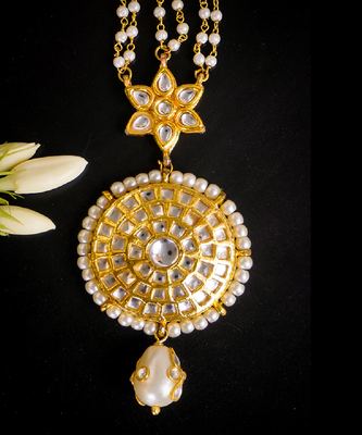 Royal kundan maang tikka with pearl strings 3