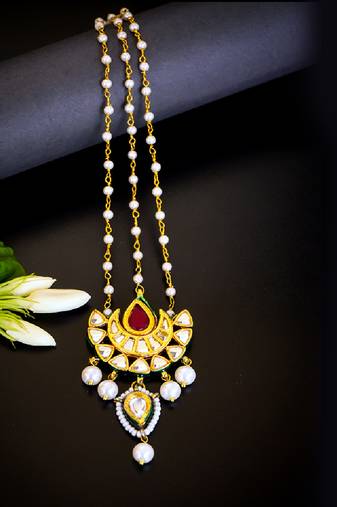   crescent pearl drop maang tikka with kundan detailing