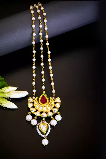   crescent pearl drop maang tikka with kundan detailing