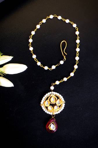 Classic kundan pearl maang tikka with maroon drop charm