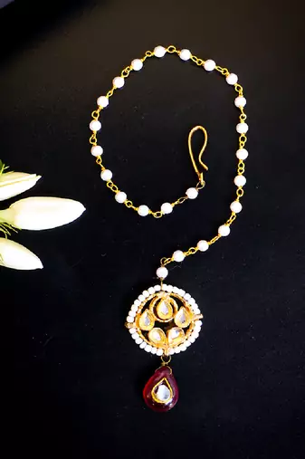 Classic kundan pearl maang tikka with maroon drop charm