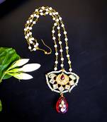 Royal kundan mangtikka with red drop and pearl chain