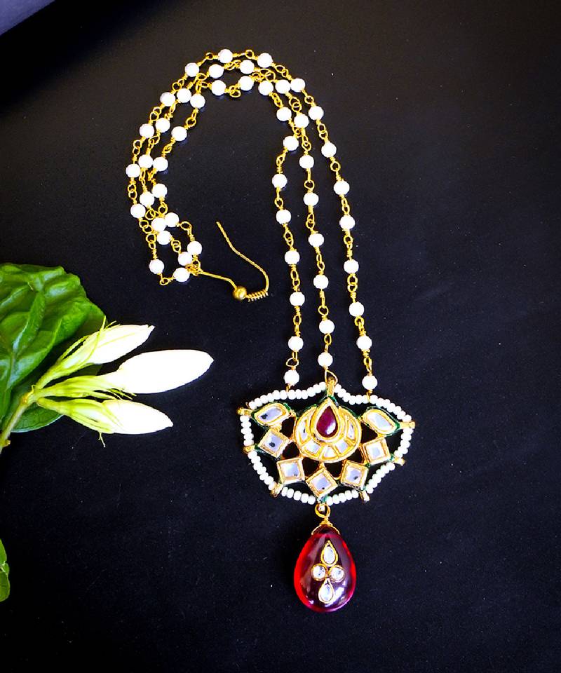Royal kundan mangtikka with red drop and pearl chain
