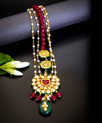 Traditional kundan and bead maang tikka 1