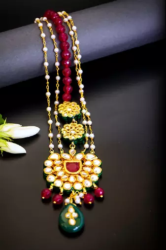 Traditional kundan and bead maang tikka