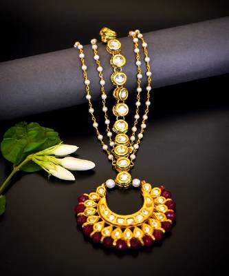 Royal crescent kundan maang tikka with ruby bead detailing 2