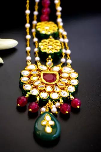 Traditional kundan and bead maang tikka
