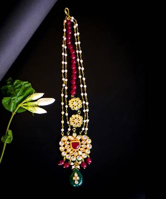 Traditional kundan and bead maang tikka 3