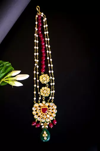 Traditional kundan and bead maang tikka
