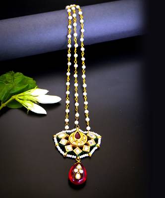 Royal kundan mangtikka with red drop and pearl chain 2