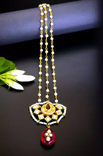 Royal kundan mangtikka with red drop and pearl chain