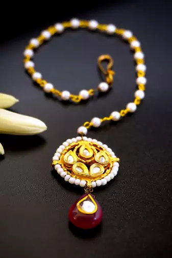 Classic kundan pearl maang tikka with maroon drop charm