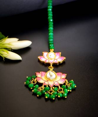 Pink lotus kundan maang tikka with green bead detailing 2
