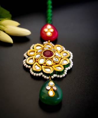 Traditional kundan floral maang tikka with red & green 2