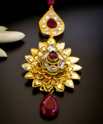 Luxurious floral kundan maang tikka with ruby accents 2