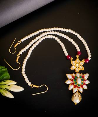 Traditional kundan pearl maang tikka 3