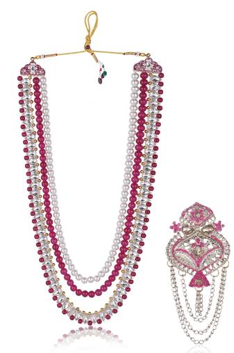 Layered moti necklace With Antique Brooch