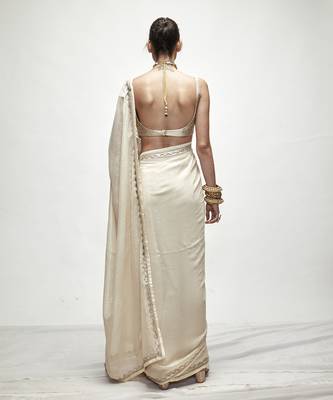 Cream georgette plain saree 4