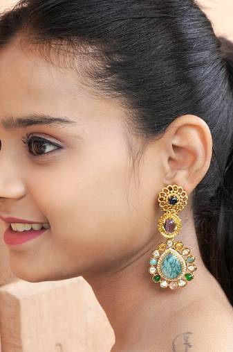Elegant teardrop statement earrings