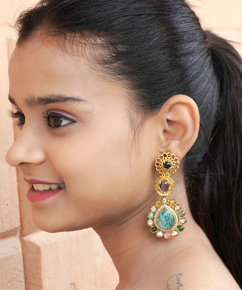 Elegant teardrop statement earrings