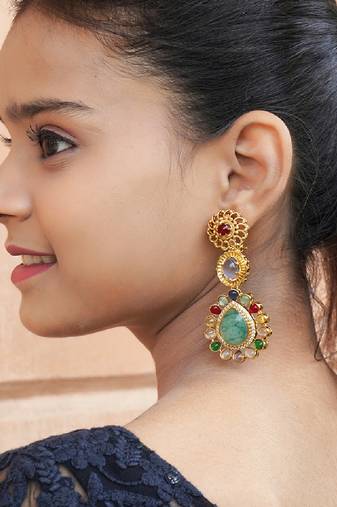 Elegant teardrop statement earrings