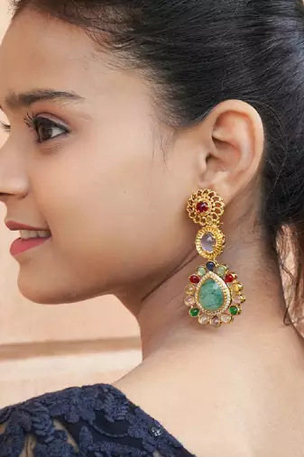 Elegant teardrop statement earrings