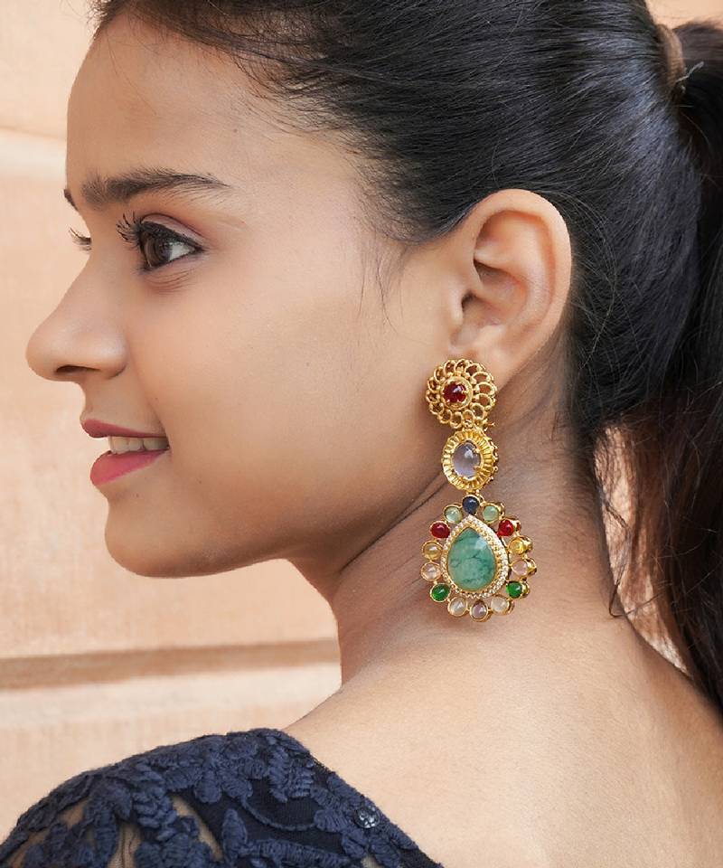 Elegant teardrop statement earrings