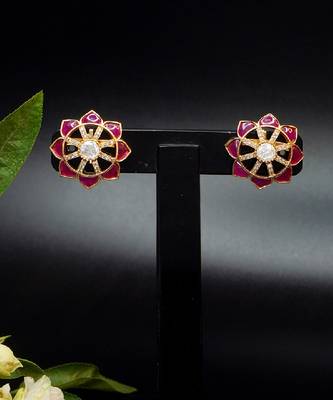 Radiant petal stud earrings 3