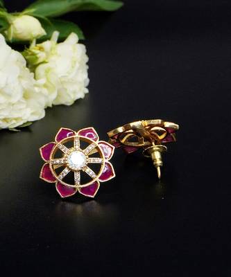 Radiant petal stud earrings 4