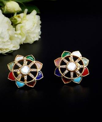 Radiant petal stud earrings 3