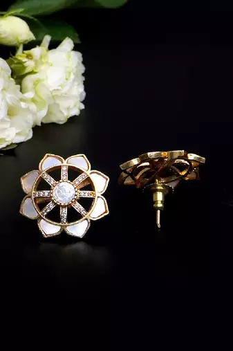 Radiant petal stud earrings