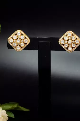 Classic geometric stud earrings